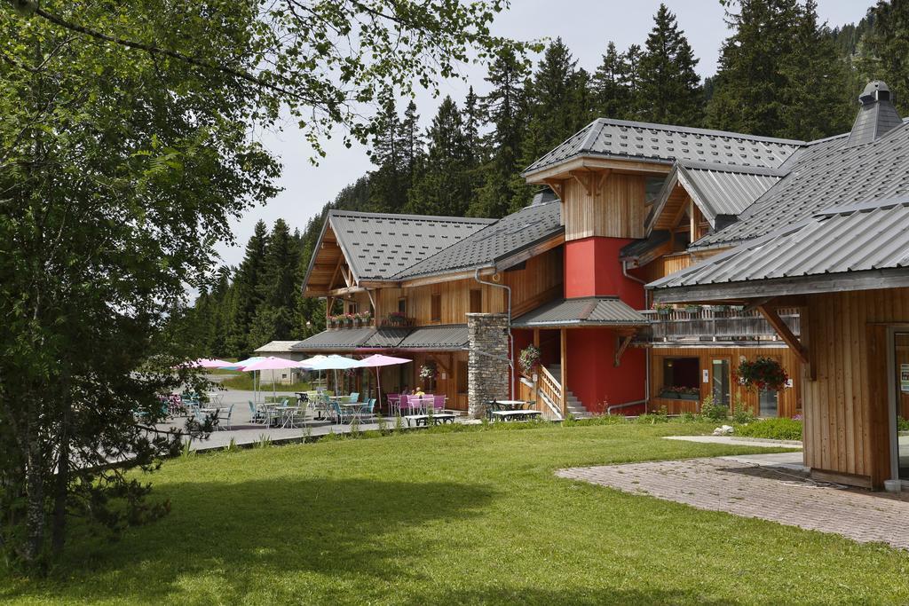 Chalet Hotel Vaccapark Mieussy Exterior foto